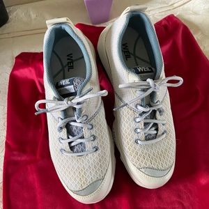 Dr. Weil Walk. Move. Live rhythm walking shoes.